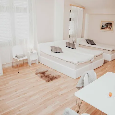 With Amazing View In The Center Apartment