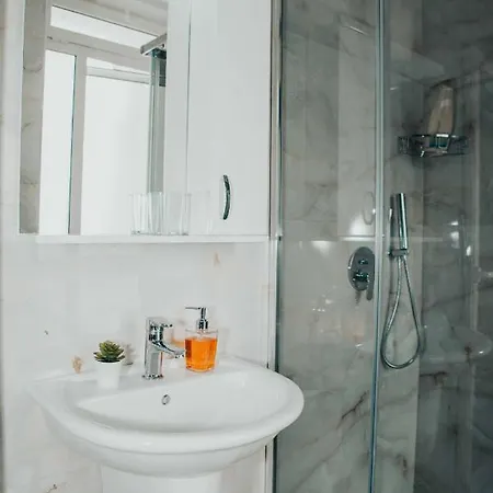 With Amazing View In The Center Apartment *